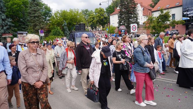 Boże Ciało 2025. Tysiące osób uczestniczyło w olsztyńskich procesjach