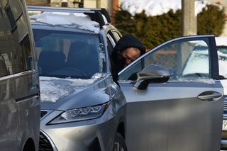 Donald Tusk w mroźną niedzielę pojechał po kawę