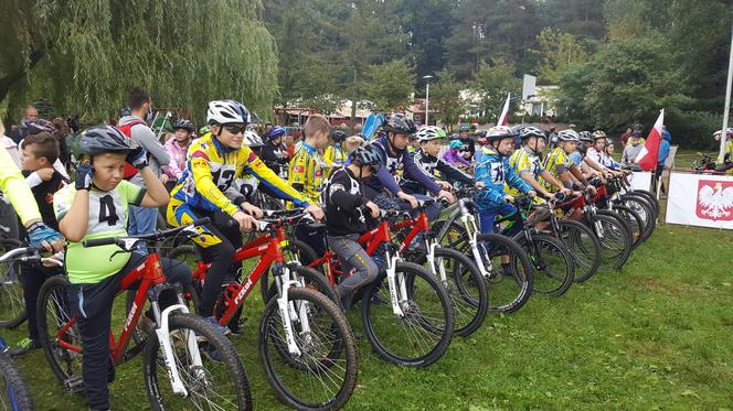 Zawody kolarskie MTB dla dzieci i młodzieży w Grudziądzu. Rywalizacja na terenie plaży Delfin [ZDJĘCIA]