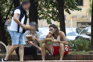 Radzimir Dębski umówił się ze znajomymi na burgera