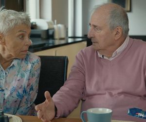 Barwy szczęścia, odcinek 3199: Krystyna (Hanna Bieluszko), Krzysztof Jaworski (Jacek Kałucki) 