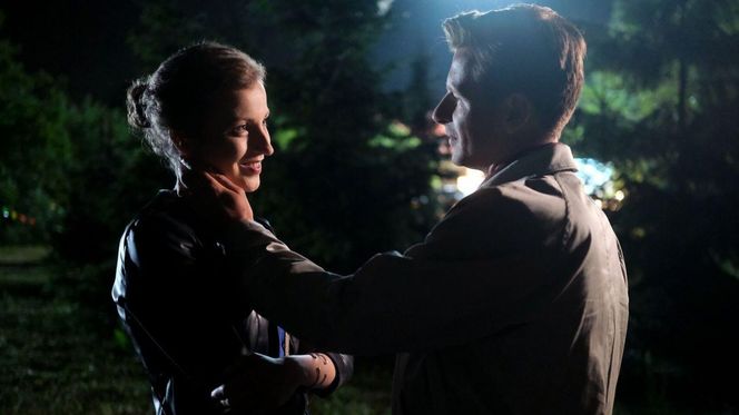 25 lat M jak miłość odcinek specjalny. Natalka (Dominika Suchecka), Adam Karski (Patryk Szwichtenberg)