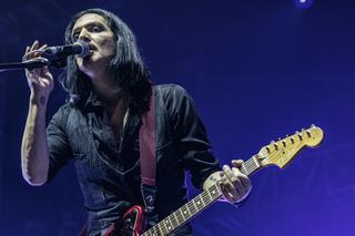 Placebo przerwali koncert by zwrócić fanom uwagę. Chodzi o nagrywanie video