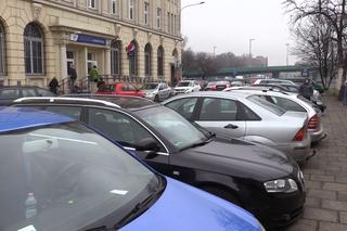 Przy Dobrzyńskiej działa już parking, ale jest za mały