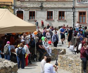 Dzień Cebularza 2025. Na pl. po Farze w Lublinie stanęło cebularzowe miasteczko