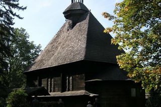 To najciekawsza miejscowość turystyczna w Łódzkiem. Jest nazywana „drugim Belwederem”