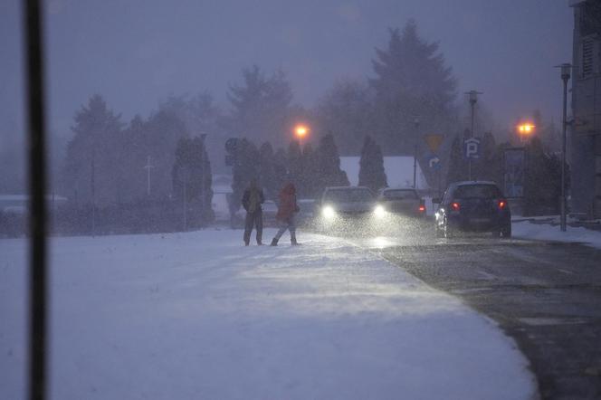 Śnieżyce przechodzą nad Polską. W Warszawie ogłoszono akcję ALFA