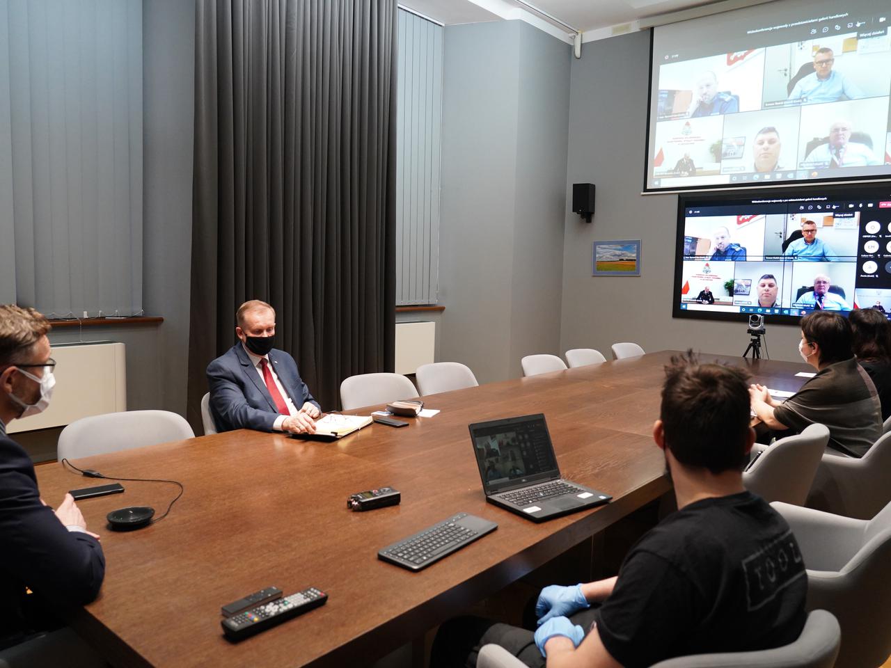 Tylko w maseczkach!  Więcej kontroli w galeriach handlowych i dużych sklepach