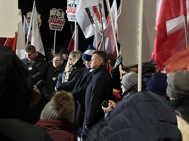 Manifestacja pod więzieniem, w którym przebywa Maciej Wąsik