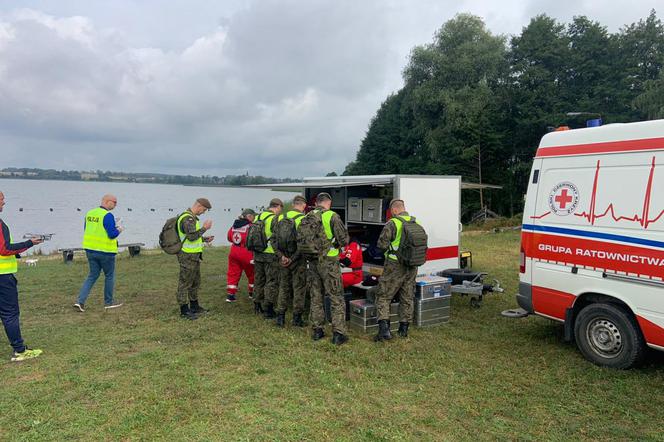 Trwają poszukiwania 27-latka na Jeziorze Klebarskim