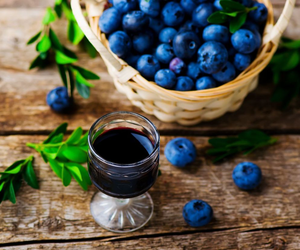 Nalewka z jagód, jakiej nie znałeś! Przepis na nalewkę jagodową, który przetrwał pokolenia