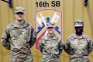 Tadeusz Sikorski, syn Radosława Sikorskiego (pierwszy od lewej)