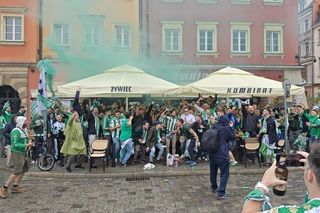 Gorąco przed finałem Ligii Konferencji we Wrocławiu. Tysiące kibiców na Rynku 