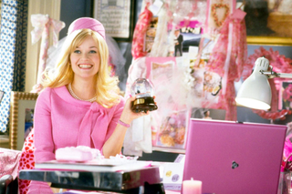 Reese Witherspoon pokazała swoją łazienkę w stylu Legalnej Blondynki. Ocieka różem i luksusem