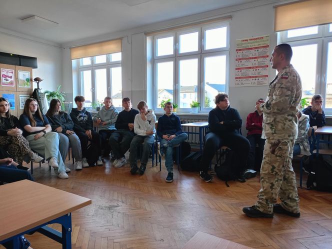 Prowadzone w ramach programu Edukacja z Wojskiem zajęcia w szkołach będą się odbywać do 13 grudnia 2024 roku.