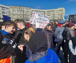 Łódź. Uczniowie maszerowali przeciwko hejtowi