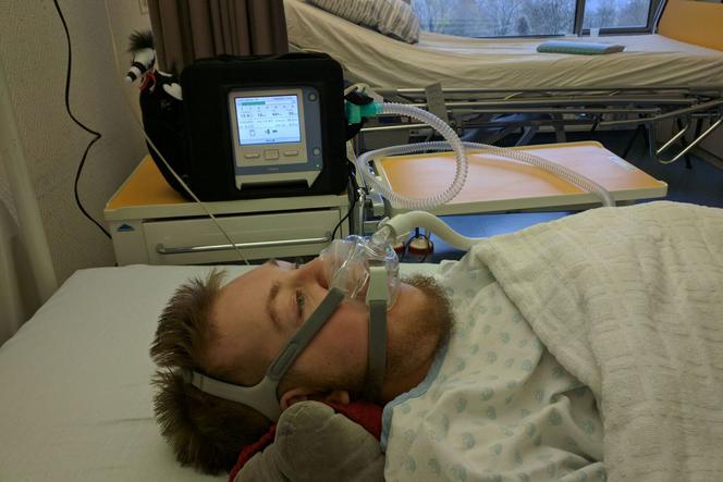 PRZEZ SZESC GODZIN DUSIL SIE KOTLETEM NA SOR 