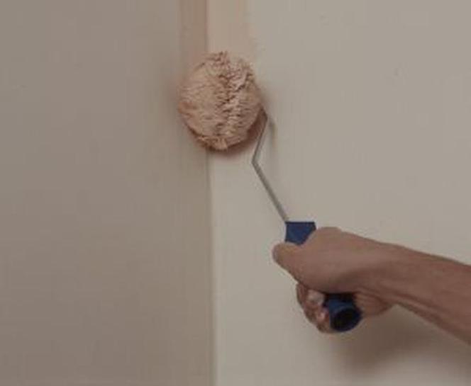 Jak malować ściany i sufit. Poradnik