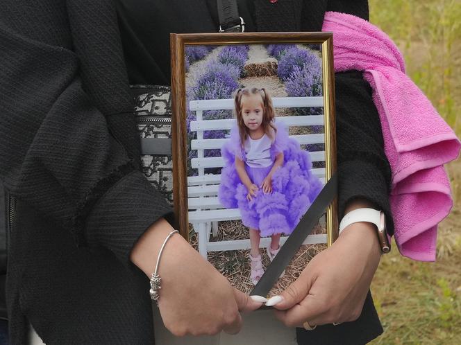 Ostatnie pożegnanie 4-letniej Lizy zabitej w Winnicy. "Zło nie może zwyciężyć"