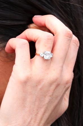 Meghan Markle - pierścionek zaręczynowy od Harry'ego