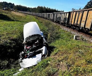 Tragiczny wypadek BMW na przejeździe kolejowym. Nie żyje 40-letnia Ukrainka