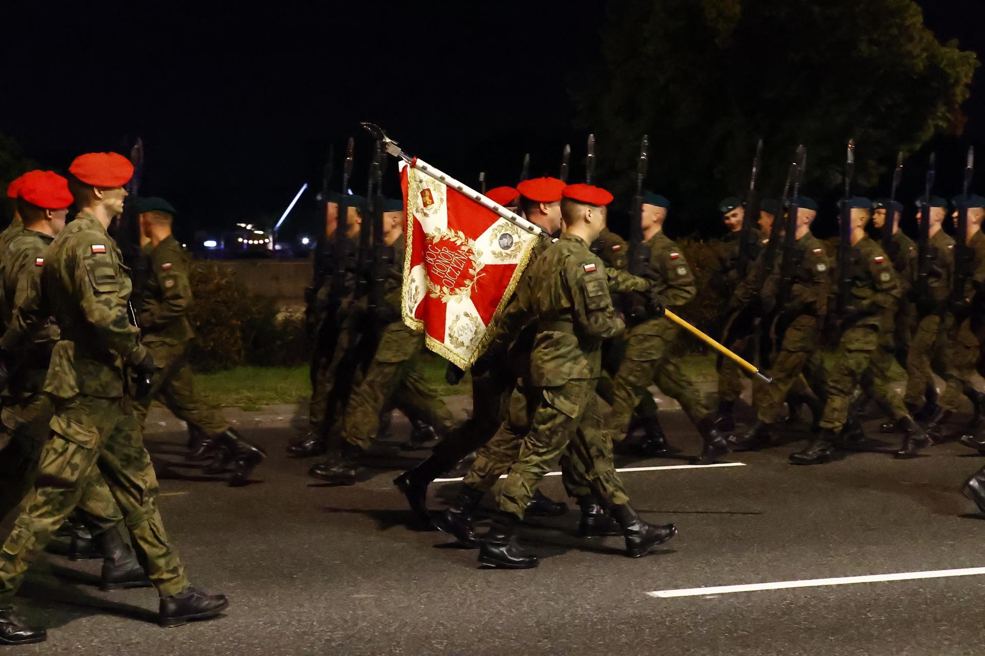 Święto Wojska Polskiego. Nocna próba przed defiladą