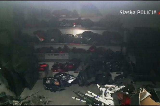 Śląskie: Policjanci znaleźli dziuplę samochodową. Na miejscu odkryto części ze skradzionych aut i 10 samochodów!