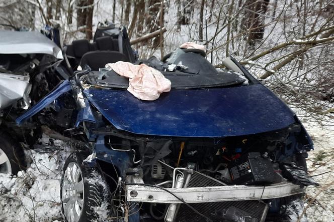 Koszmarny wypadek pod Zawierciem! Nie żyje 31-latka. Dziecko w szpitalu w Katowicach
