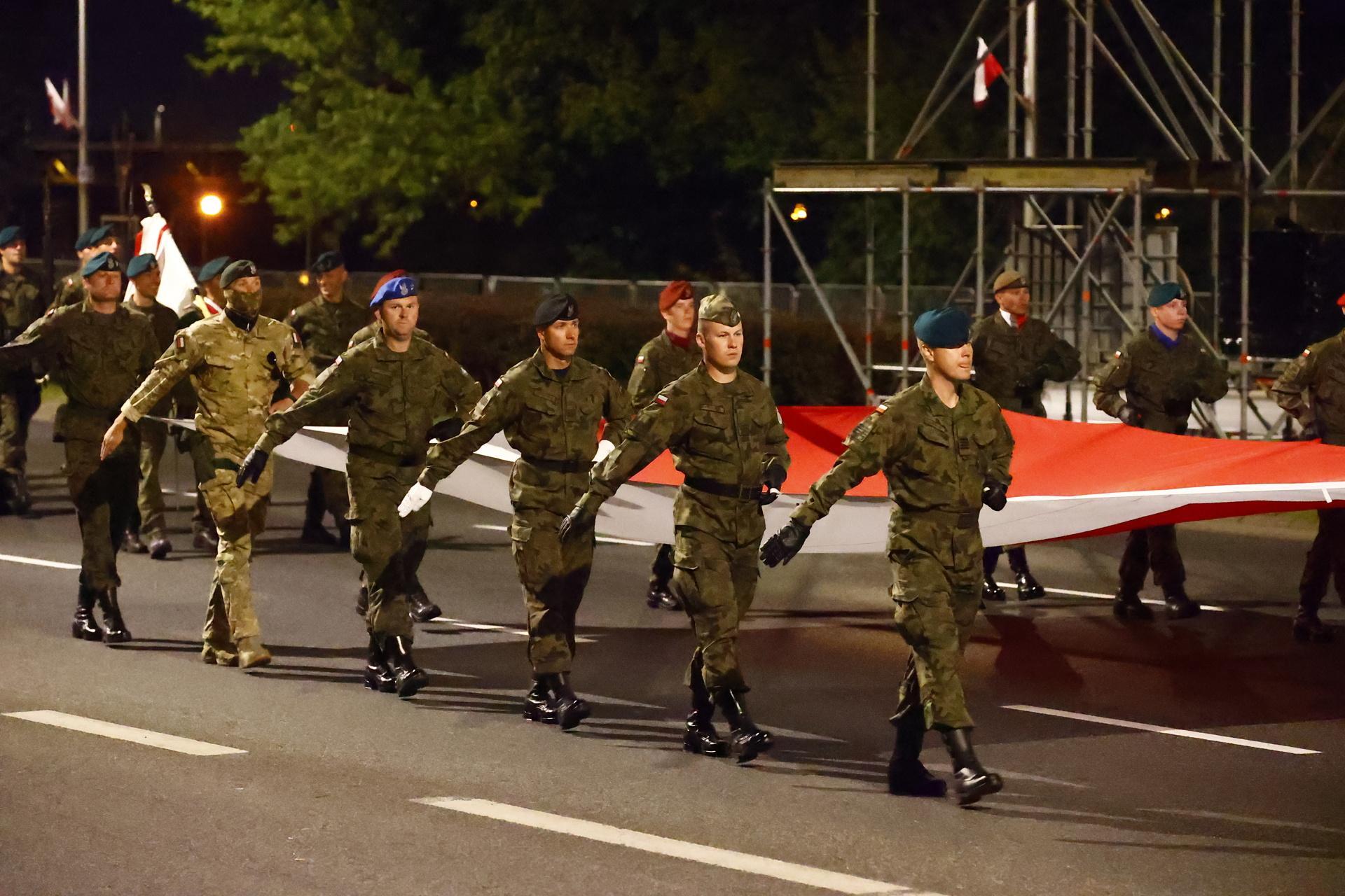 Święto Wojska Polskiego. Nocna próba przed defiladą
