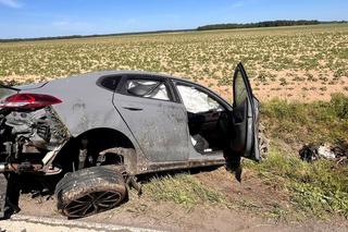 Silnik wypadł do rowu, koła oderwane