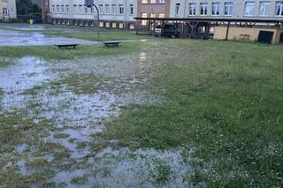 Potężna ulewa zamieniła drogi w rwące potoki. Oberwanie chmury nad Tarnowem