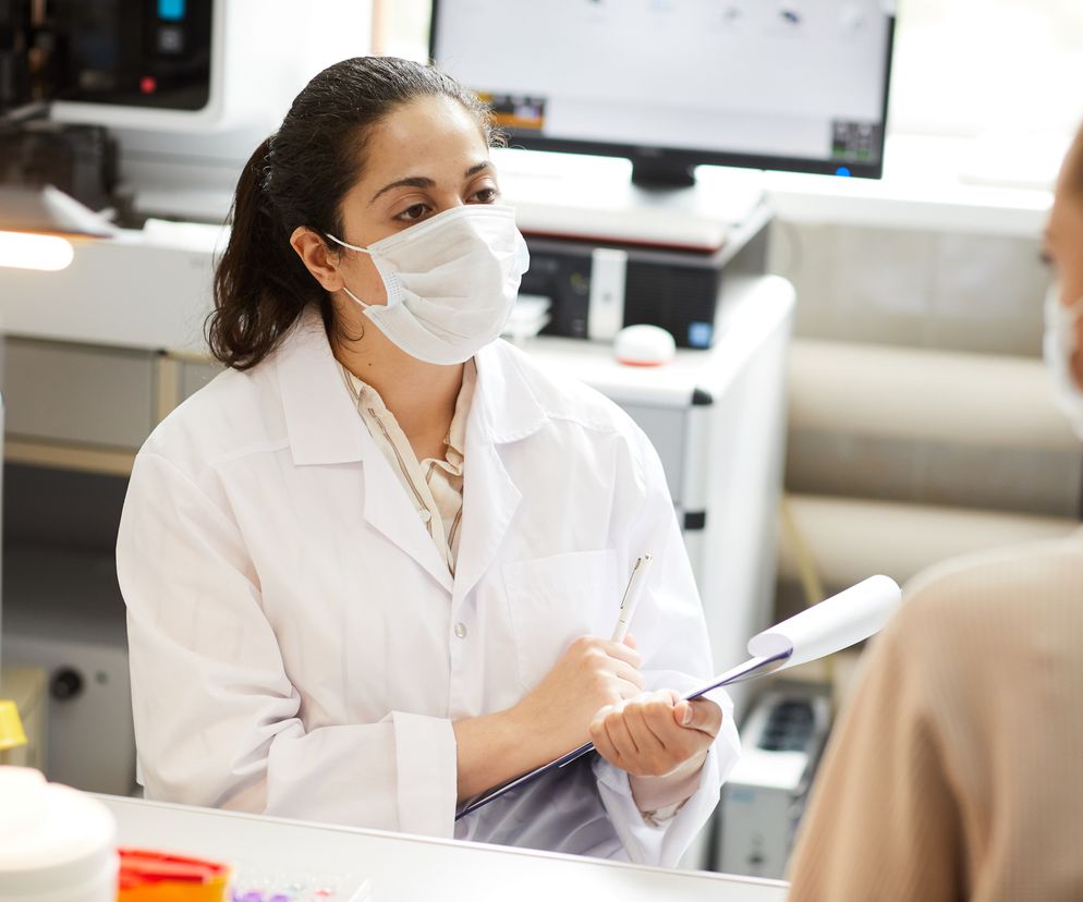 Róża to zakaźna choroba skóry. Przyczyny, objawy i leczenie róży