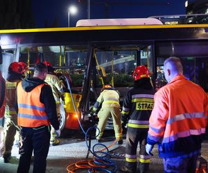 Wypadek z udziałem autobusu i ciężarówki w Warszawie (23.10.2025)