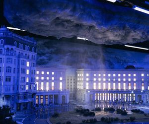 Warszawa. Mknące pociągi na gigantycznej makiecie. Kolejkowo przyciąga tłumy zwiedzających