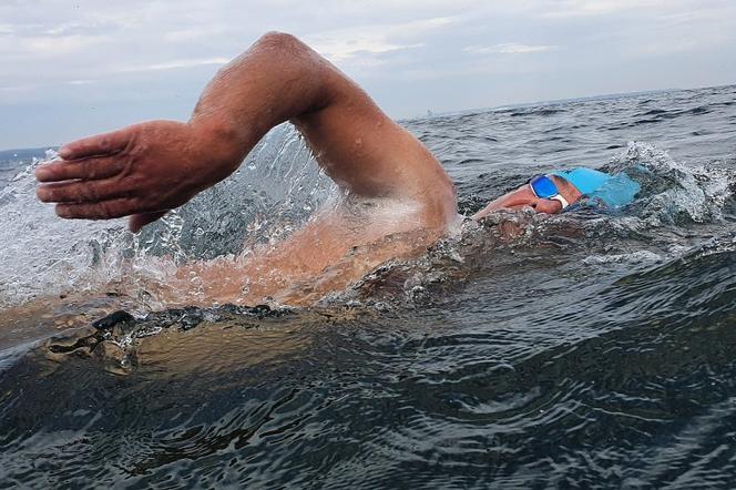 Piotr Biankowski z Gdyni przepłynął Loch Ness! Jest pierwszym Polakiem, który tego dokonał 