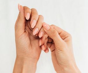 Manicure w stylu back to office. Te kolory idealnie pasują do biurowych outfitów