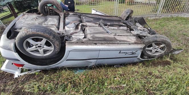 Dachowanie volkswagenem. 18-latek nie dostosował prędkości