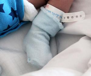 Mama porzuciła go w szpitalu. 4-miesięczy Marcinek właśnie znalazł nowy dom