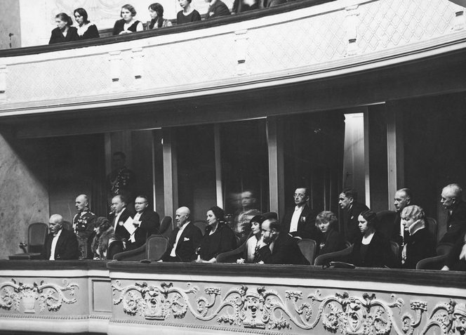 Blichtr, przepych i spektakle. Zobacz, jak wyglądało życie teatralne dawnej Warszawy [GALERIA]