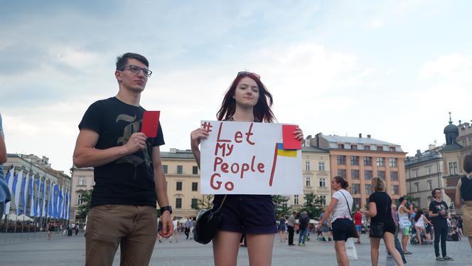 Ukraińcy protestowali na krakowskim Rynku. Chcą, by Ołeh Sencow i inni ukraińscy więźniowie polityczni zostali wypuszczeni z rosyjskich więzień