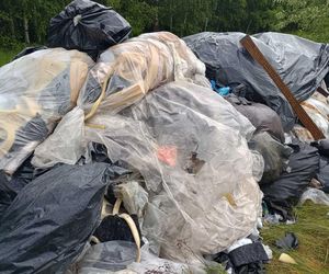 Wyrzucił śmieci w niedozwolonym miejscu (znowu). Dostał maksymalną karę
