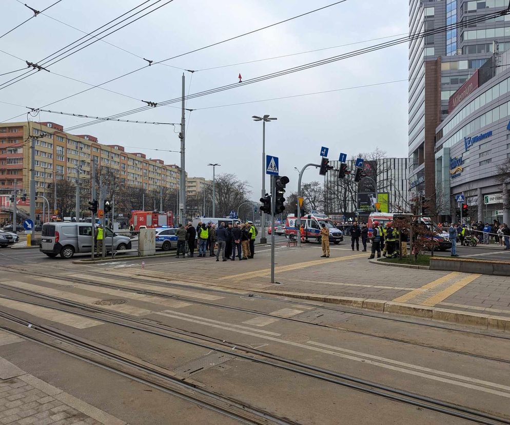 Wjechał samochodem w grupę pieszych. Przerażający wypadek na placu Rodła