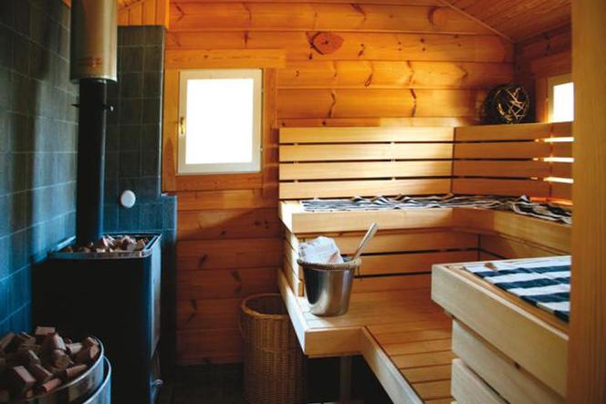 Sauna parowa w domu. Jakie są zalety korzystania z sauny? Gdzie ją  umieścić? 