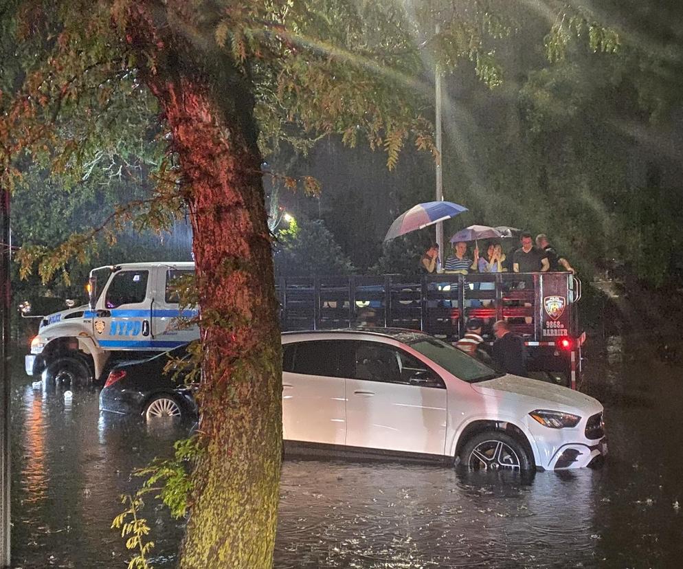  Burze podtapiają Nowy Jork i New Jersey. Zaraz dołączy do nich Debby