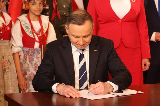 Narodowy Dzień Powstań Śląskich. Prezydent Duda podpisał w Katowicach ustawę 