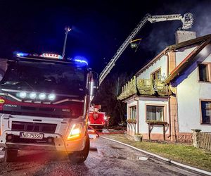 Stali i przyglądali się jak płonie ich dom. Padli ofiarą bezdusznego systemu. Wszystko przez absurdalne przepisy