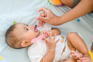 Katar po szczepieniu u niemowlaka. Czy po szczepionce może wystąpić przeziębienie?