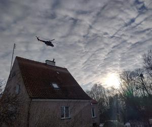   Na Zalewie Wiślanym oderwała się kra. Utknęli na niej wędkarze