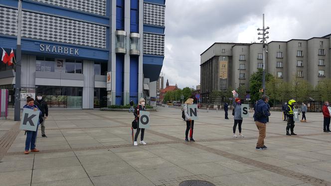 Protest przeciwko wyborom korespondencyjnym w Katowicach 