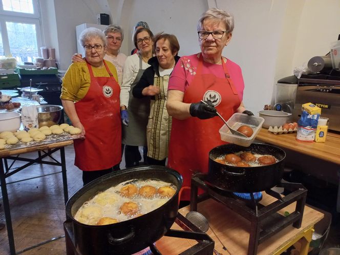 W Leszczyńskim Banku Żywności od rana smażą pączki 